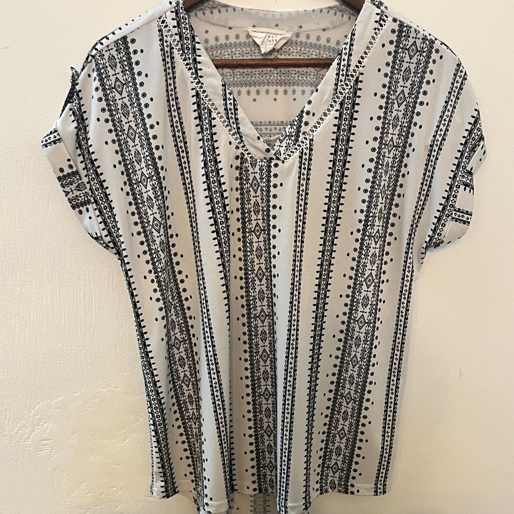 Chic Black and White Patterned Women's Top